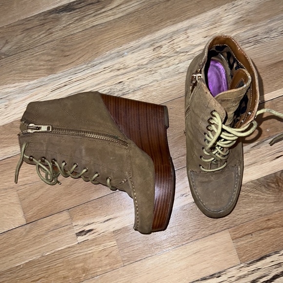 LIANA POPPY COACH ANKLE BOOT - Picture 2 of 7